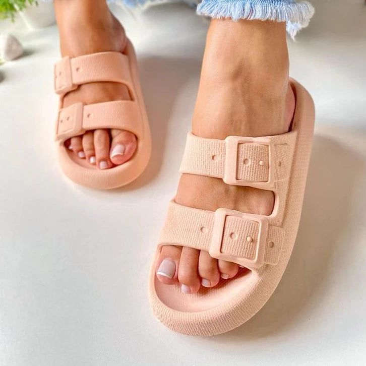 Chinelo Slide Nuvem – Conforto Que Abraça Seus Passos – com fivela