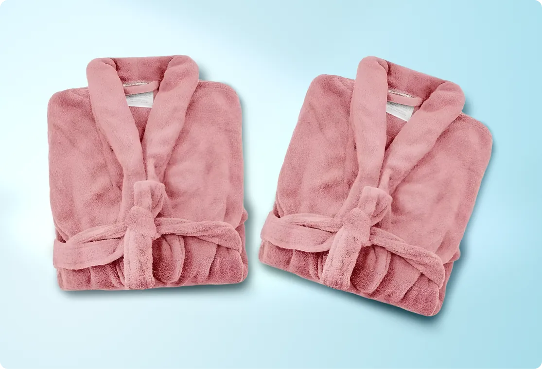 kit 2 roupões microfibra super macios - disponível em diferentes combinações de cores na loja off express - duas unidades cor rosa