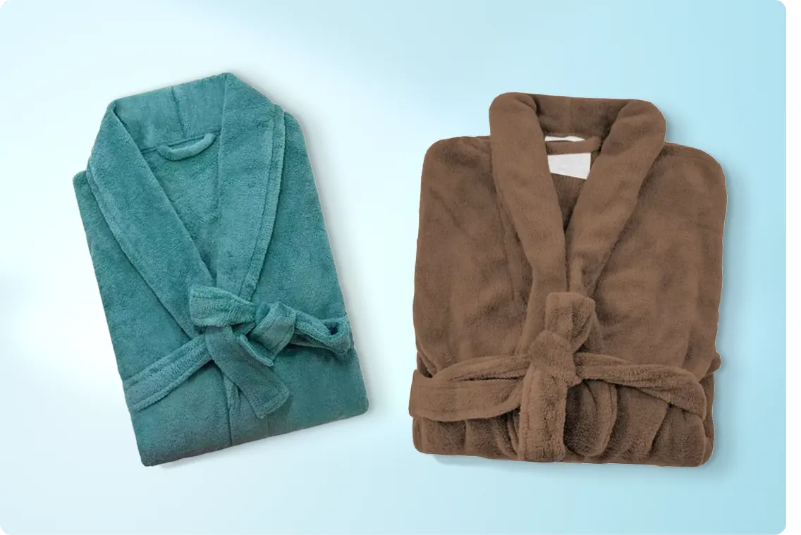 kit 2 roupões microfibra super macios - disponível em diferentes combinações de cores na loja off express - duas unidades: uma unidade verde água e outra marrom